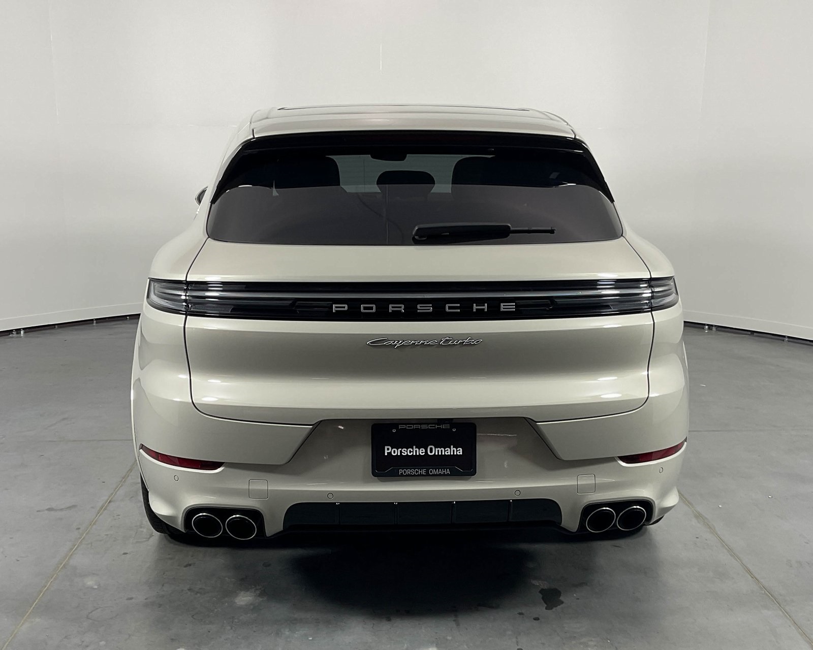 2024 Porsche Cayenne Turbo E-Hybrid photo 6