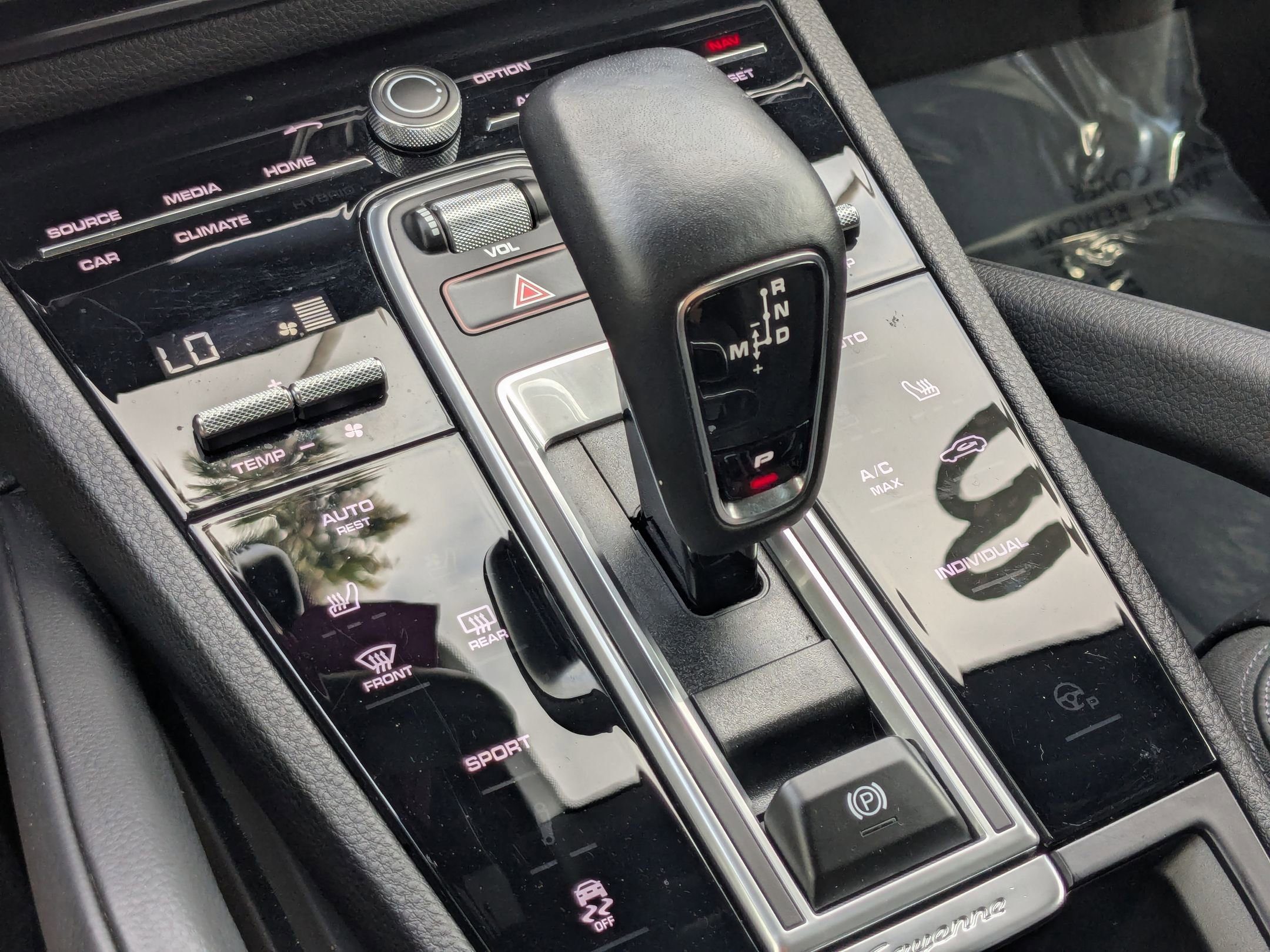 2023 Porsche Cayenne Platinum Edition photo 12
