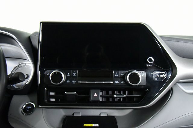 2023 Toyota Highlander Hybrid XLE photo 3