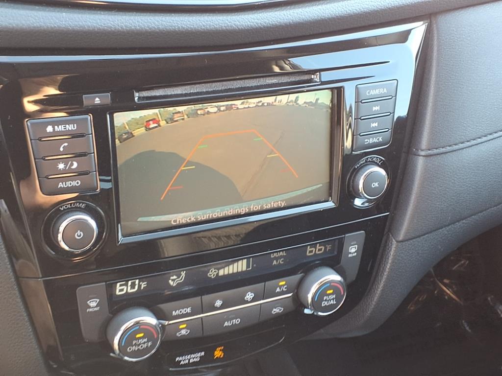 2018 Nissan Rogue SV photo 2