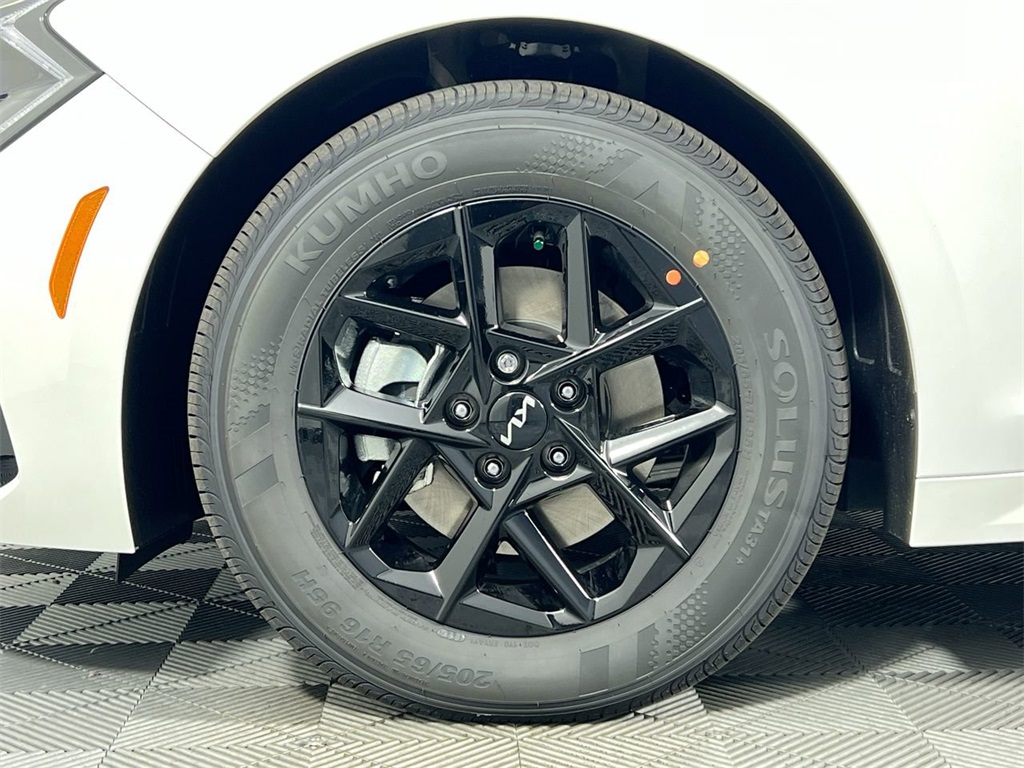 2025 Kia K5 LXS photo 10