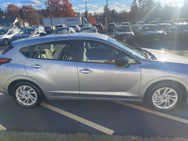 2025 Subaru Impreza Base photo 4