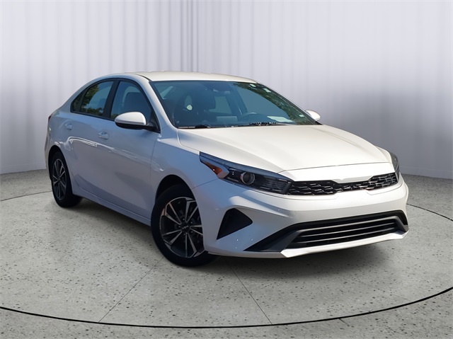 2023 Kia Forte LXS photo 2