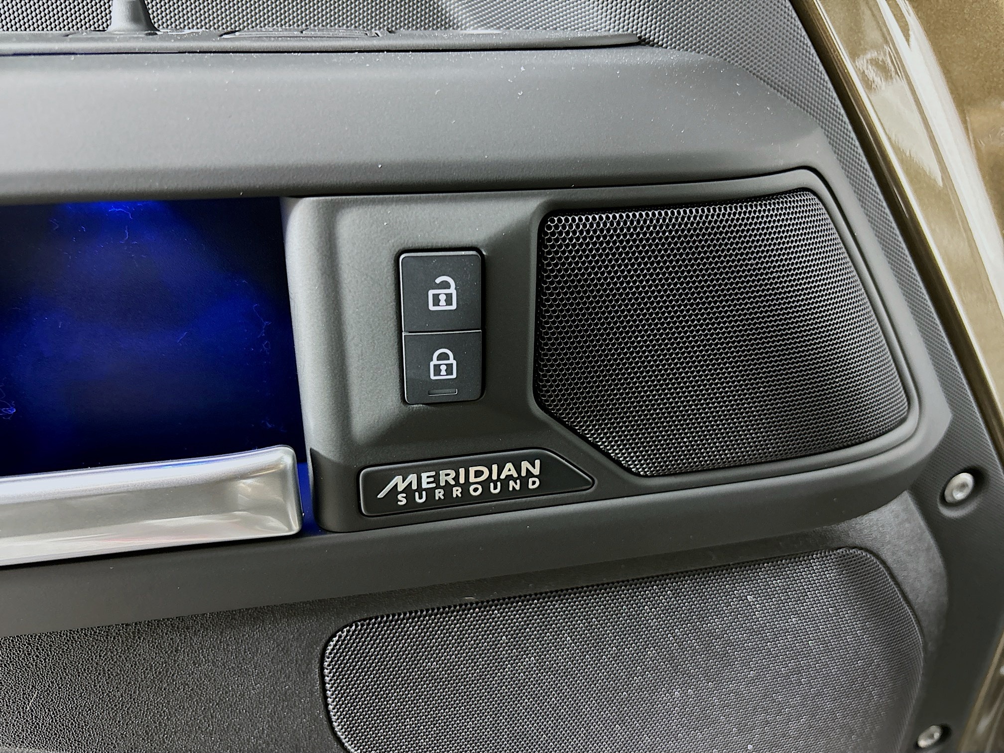 2025 Land Rover Defender 130 X-Dynamic SE photo 20
