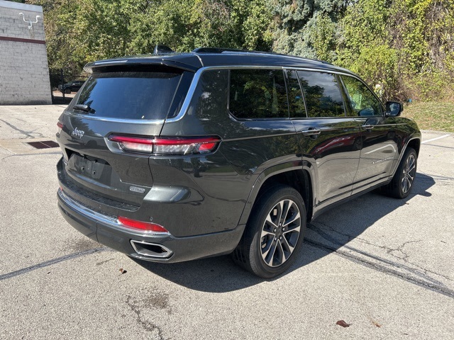 2023 Jeep Grand Cherokee Overland photo 3