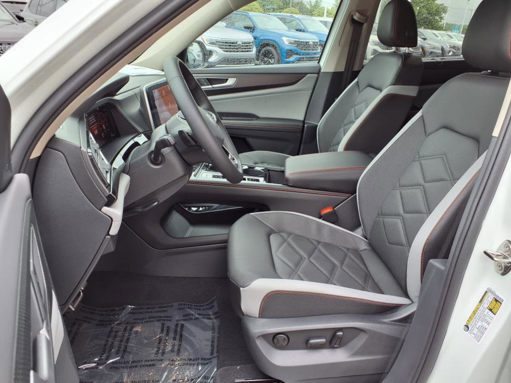 2025 Volkswagen Atlas Peak Edition SE photo 4