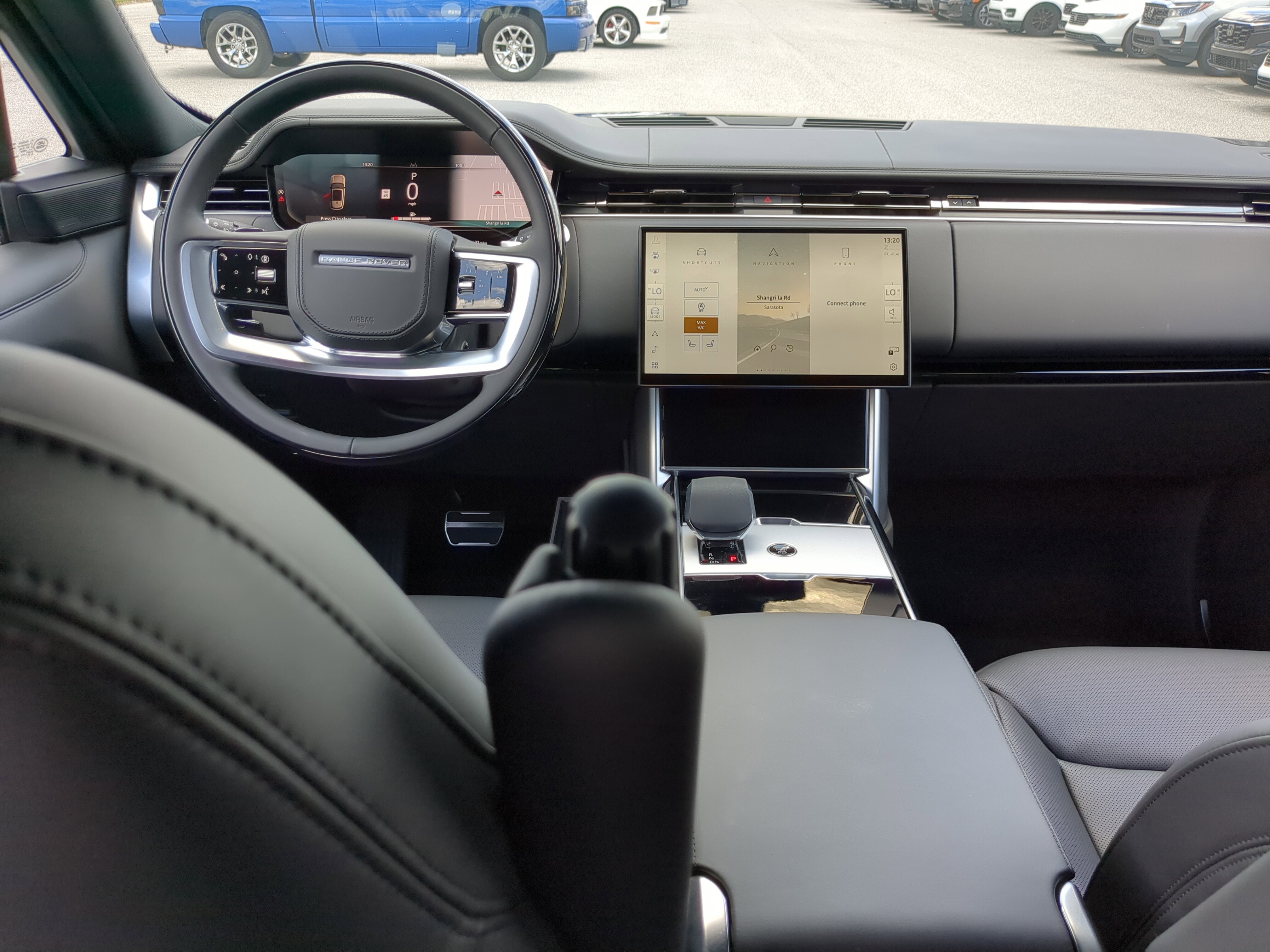 2025 Land Rover Range Rover SE photo 7