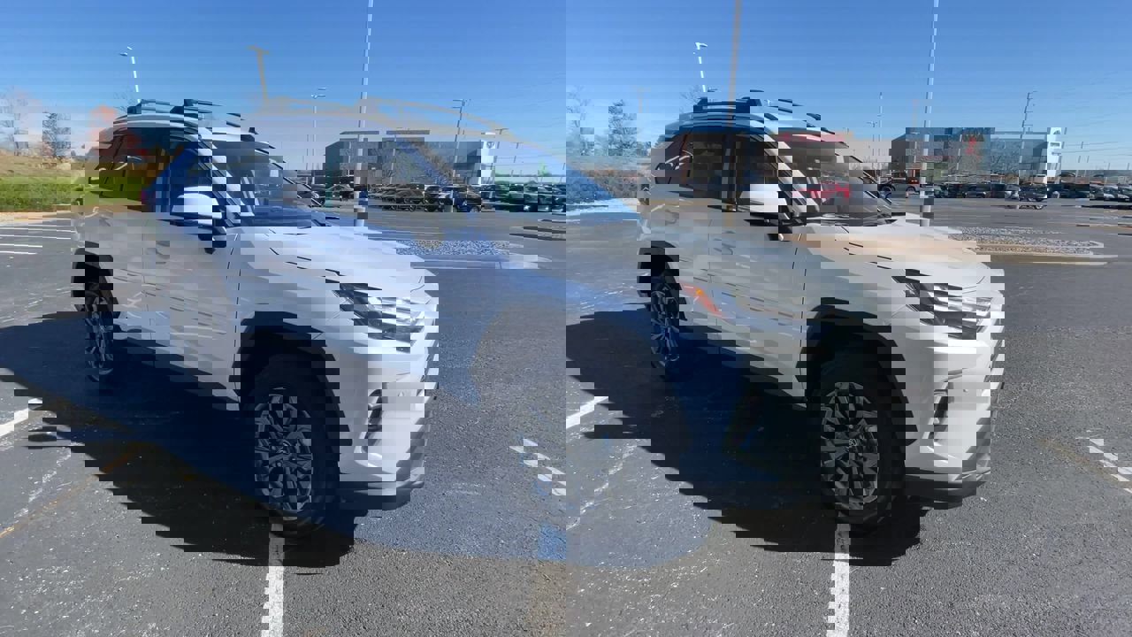 Used 2025 Toyota RAV4 XLE Premium with VIN 4T3B6RFV9SU191513 for sale in Kansas City