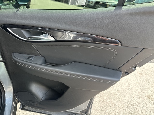 2023 Buick Envision Essence photo 11