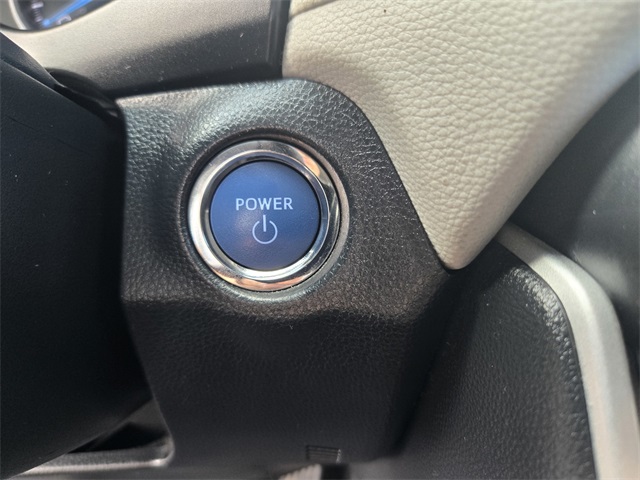 2021 Toyota RAV4 Hybrid XLE photo 24