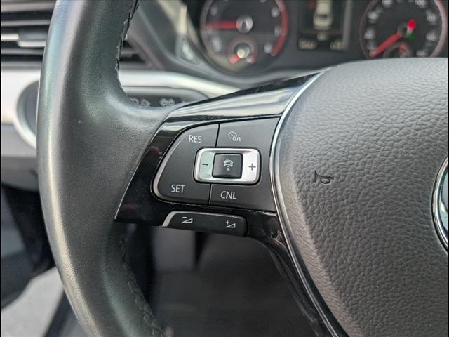 2022 Volkswagen Passat 2.0T SE photo 3