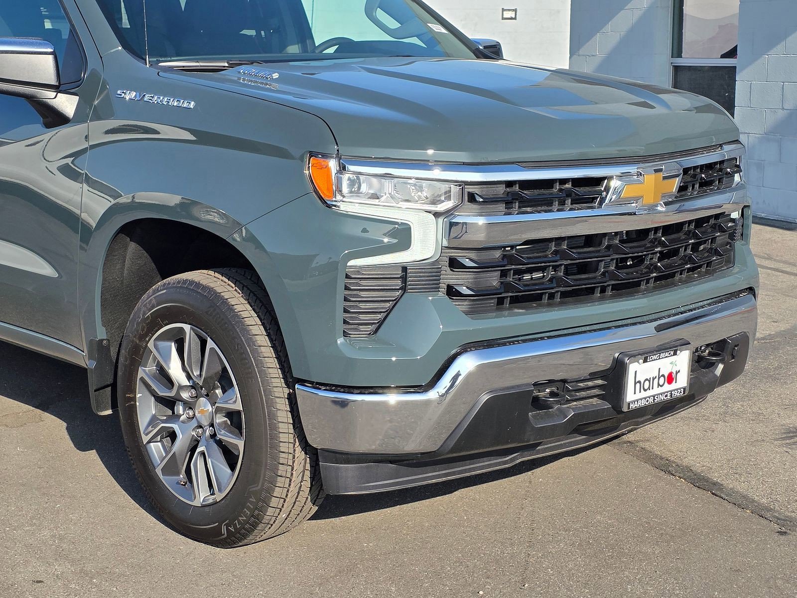 2025 Chevrolet Silverado 1500 LT photo 3