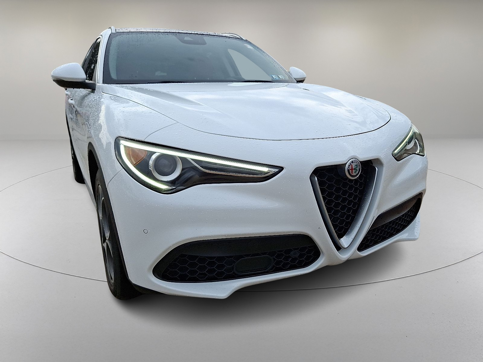 2018 Alfa Romeo Stelvio Ti photo 2