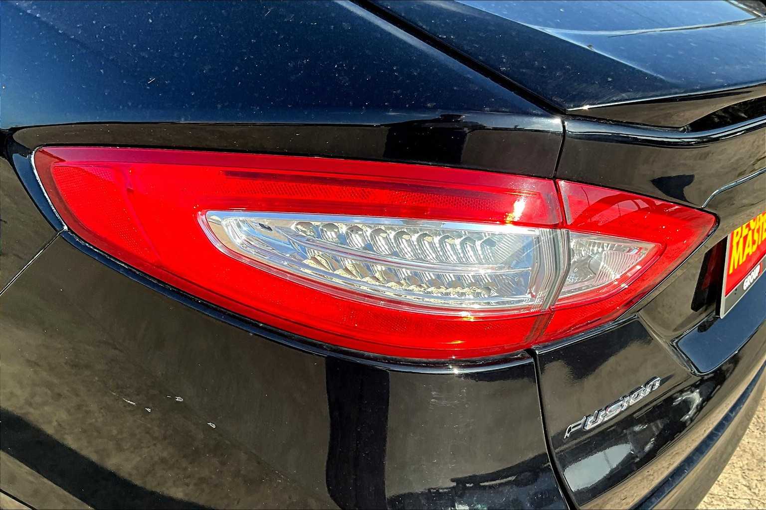 2016 Ford Fusion SE photo 24