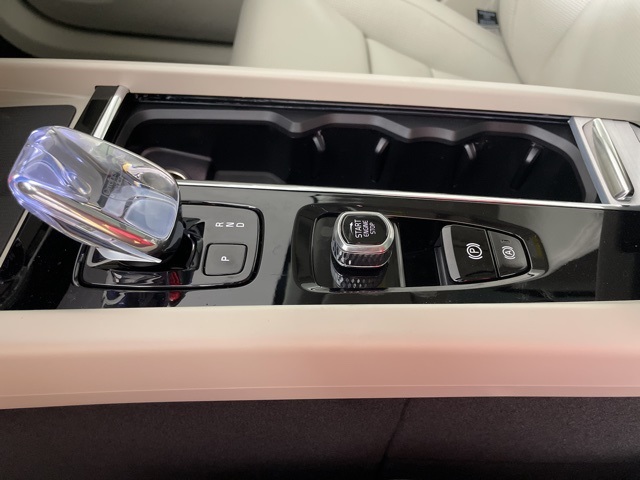 2026 Volvo XC60 Hybrid T8 photo 34