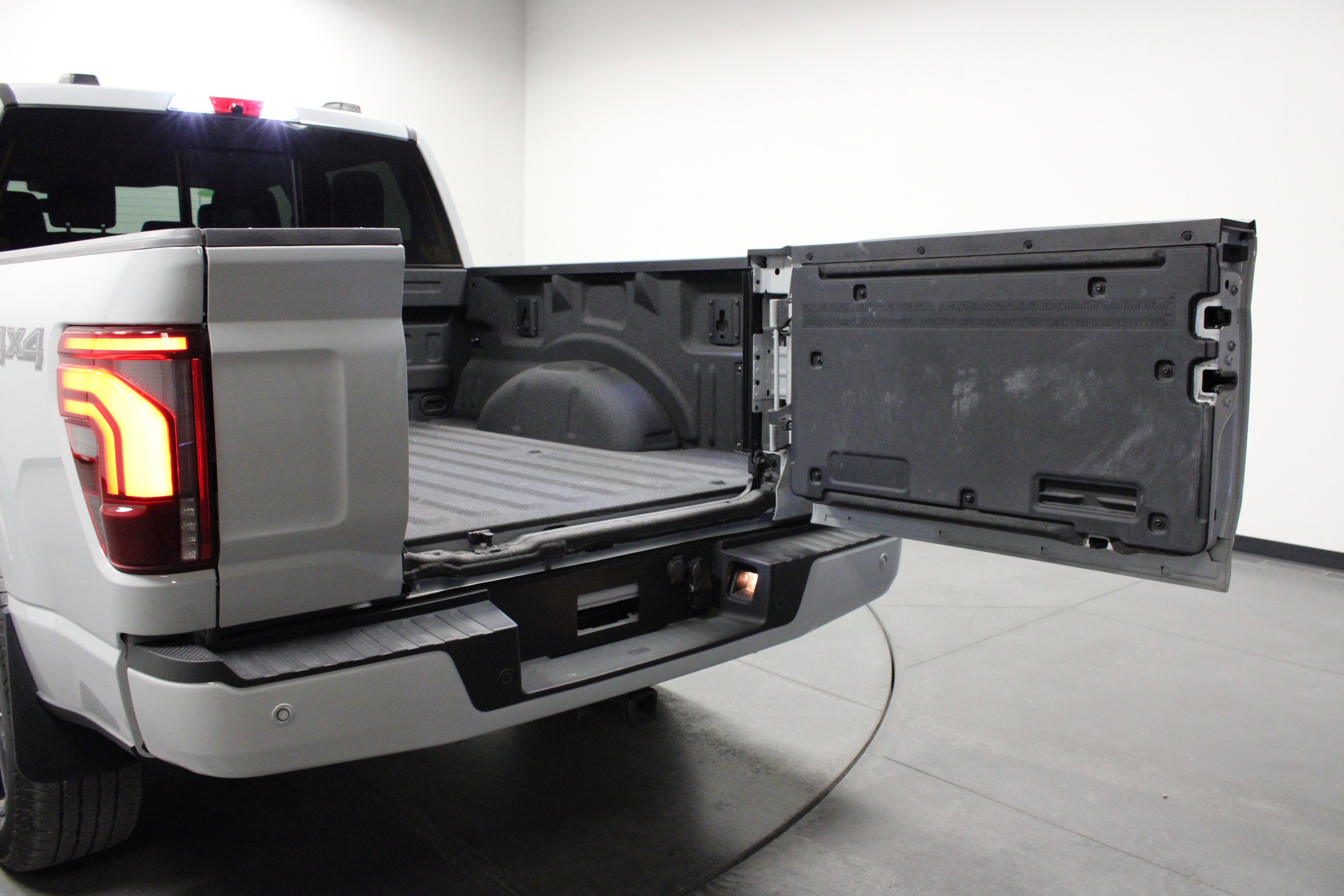 2024 Ford F-150 Platinum photo 12