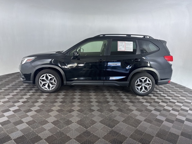 2022 Subaru Forester Premium photo 8