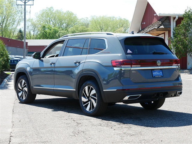 2025 Volkswagen Atlas SEL photo 2