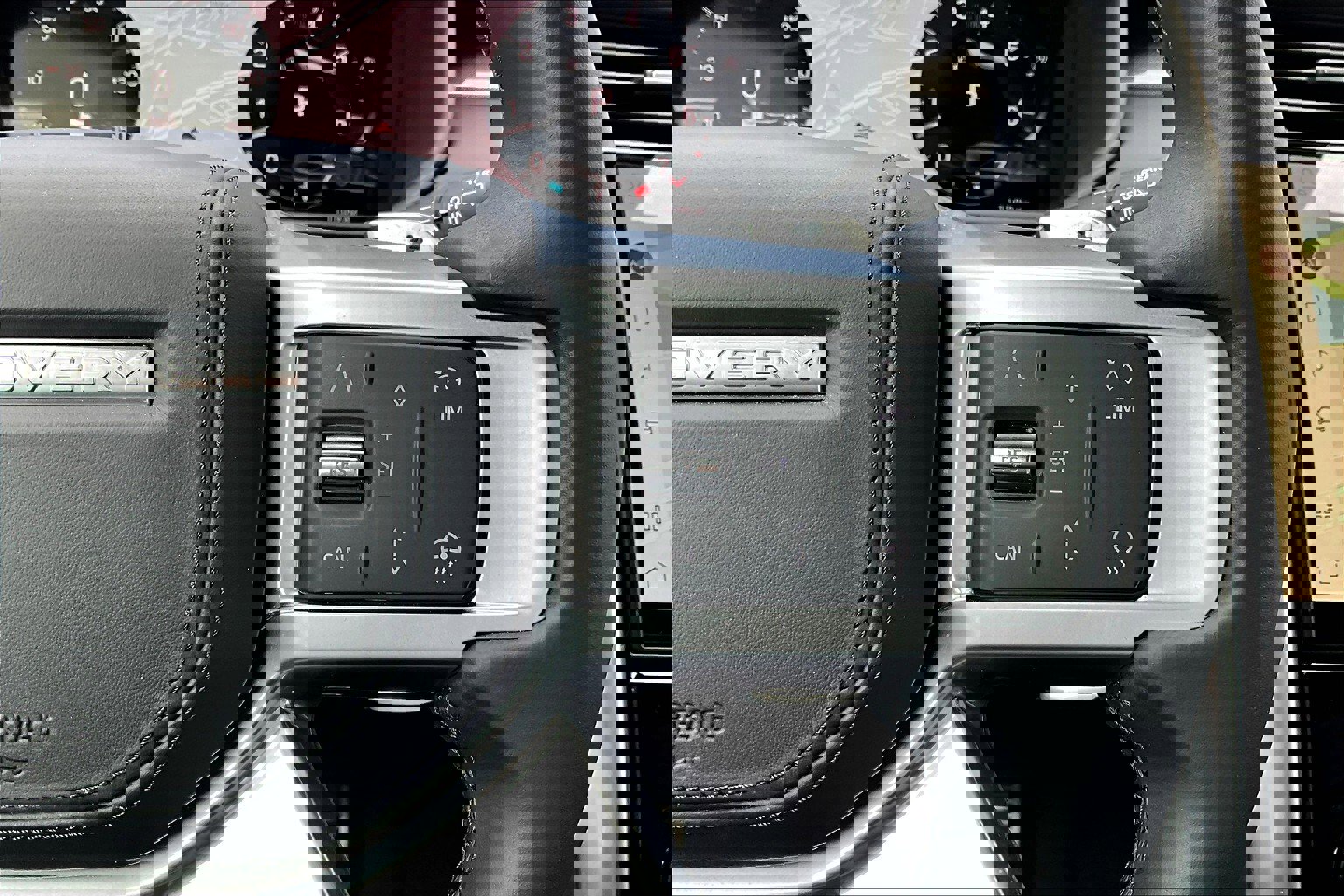 2024 Land Rover Discovery Metropolitan Edition photo 23