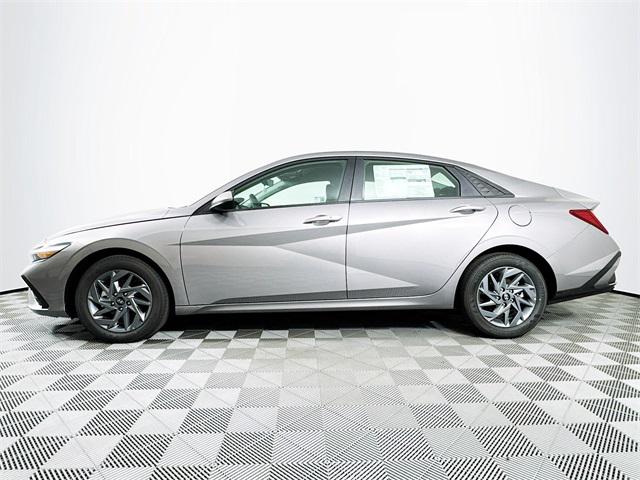 2025 Hyundai Elantra Hybrid Blue photo 2