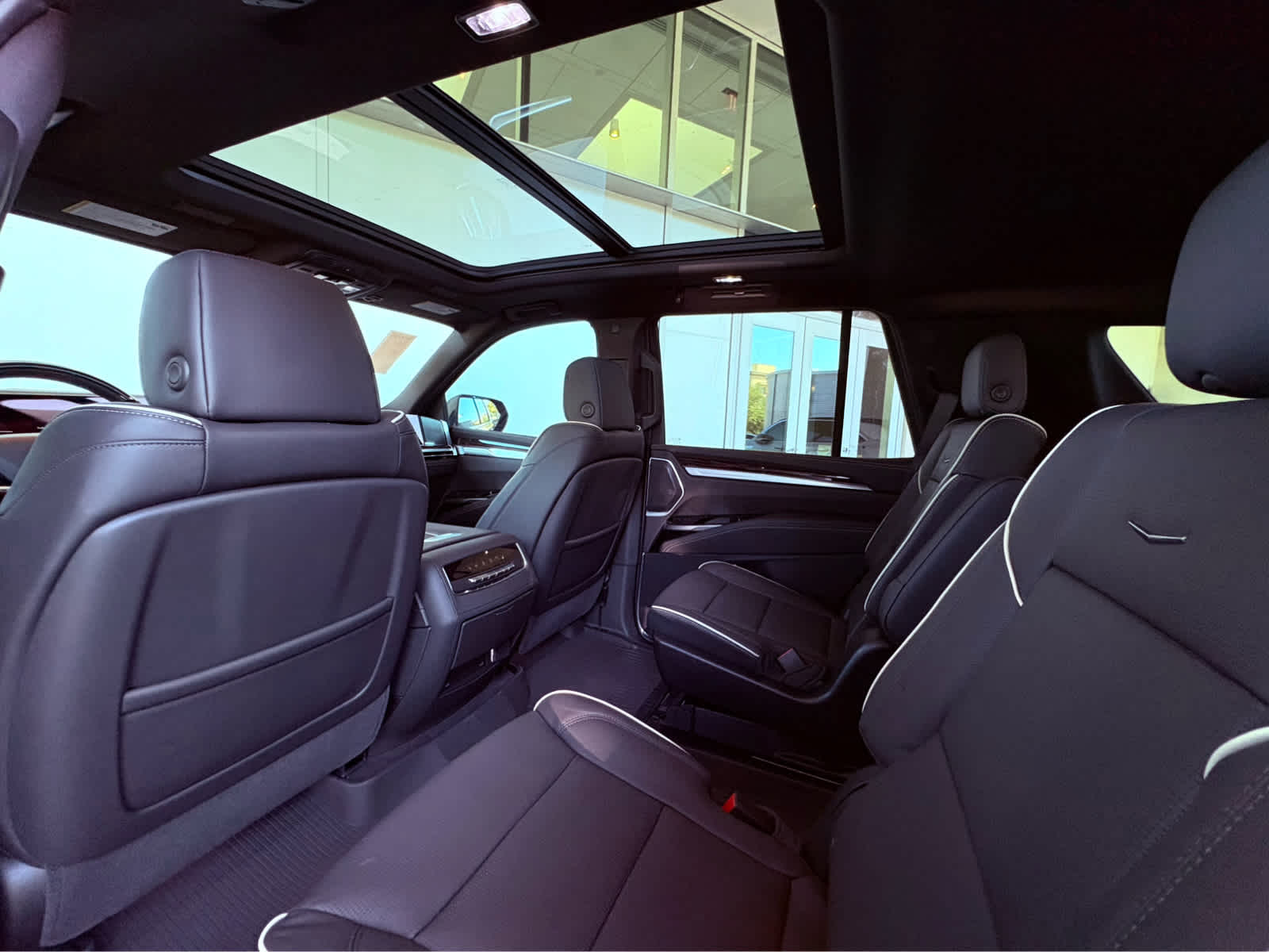 2025 Cadillac Escalade Premium Luxury photo 23
