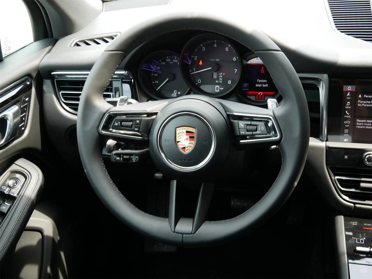 2025 Porsche Macan Base photo 8