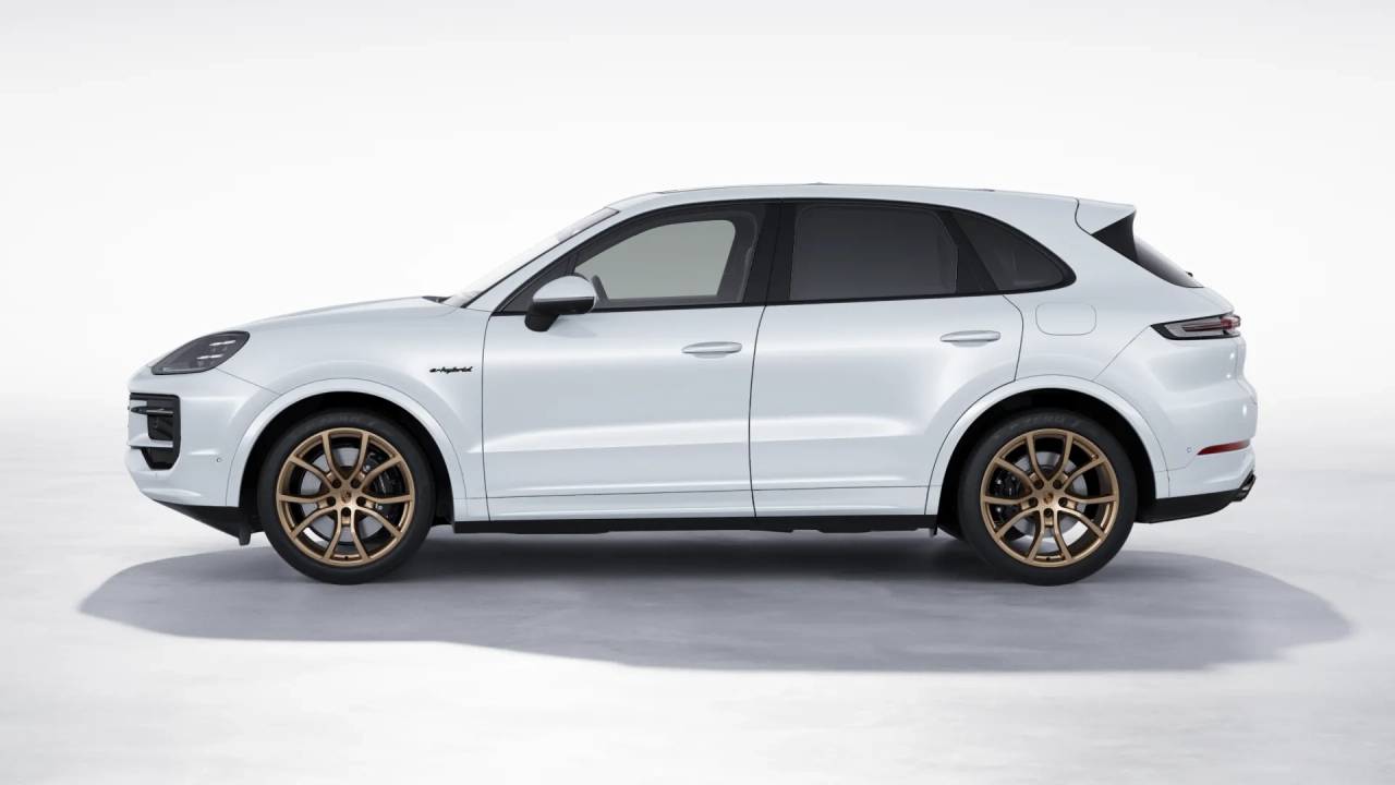 2026 Porsche Cayenne E-Hybrid photo 2