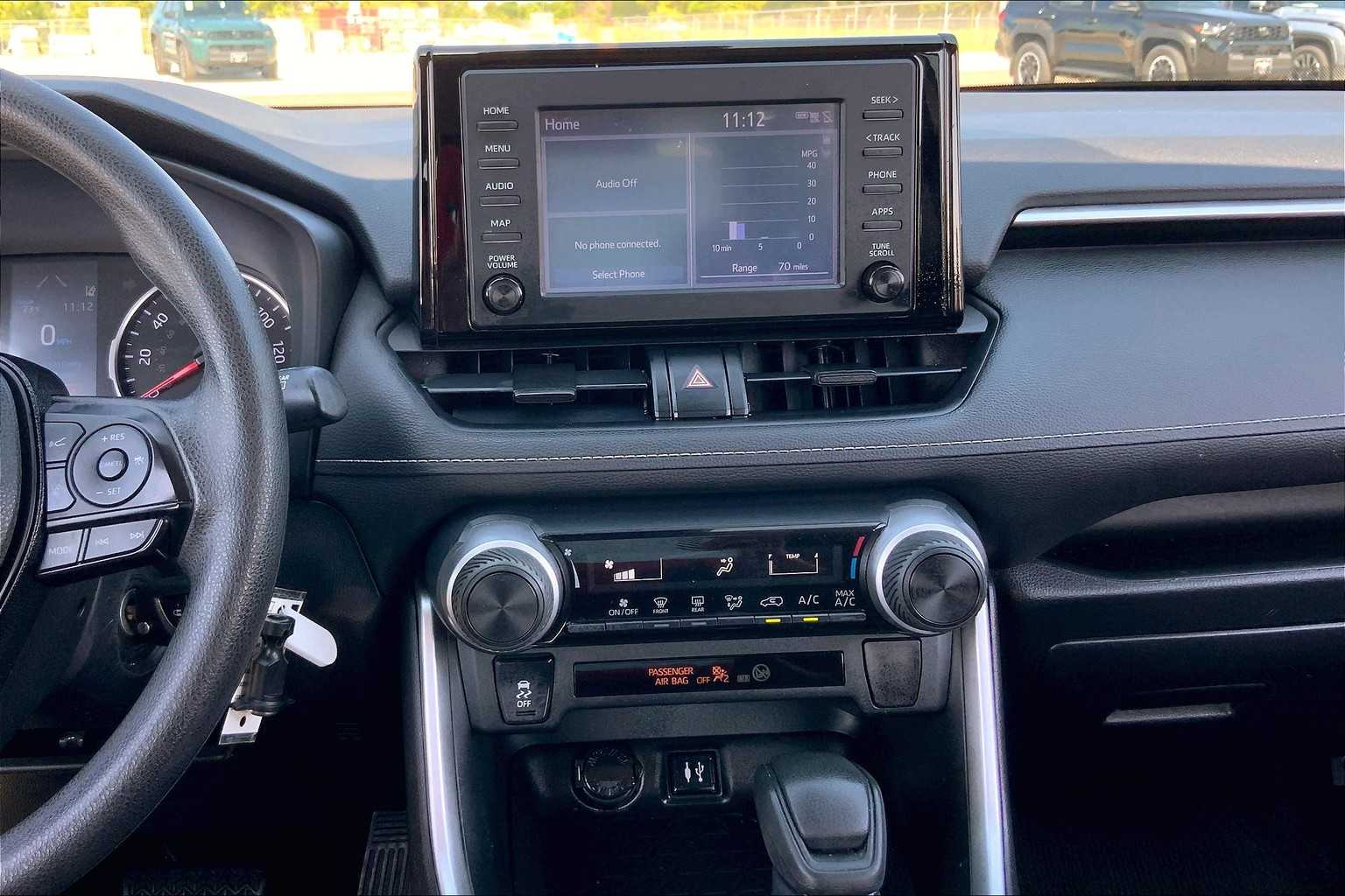 2019 Toyota RAV4 LE photo 6
