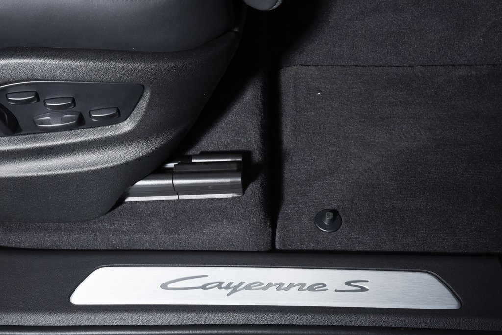 2025 Porsche Cayenne Coupe S photo 22