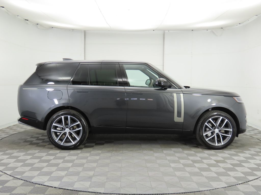 2025 Land Rover Range Rover SE photo 4