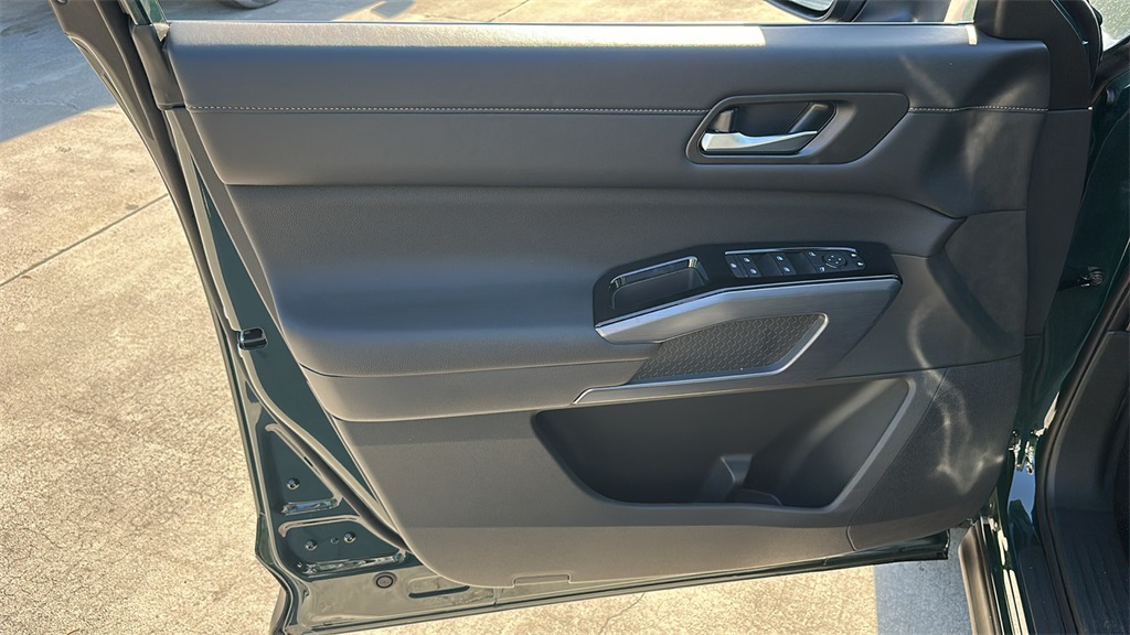 2025 Nissan Pathfinder SL photo 15