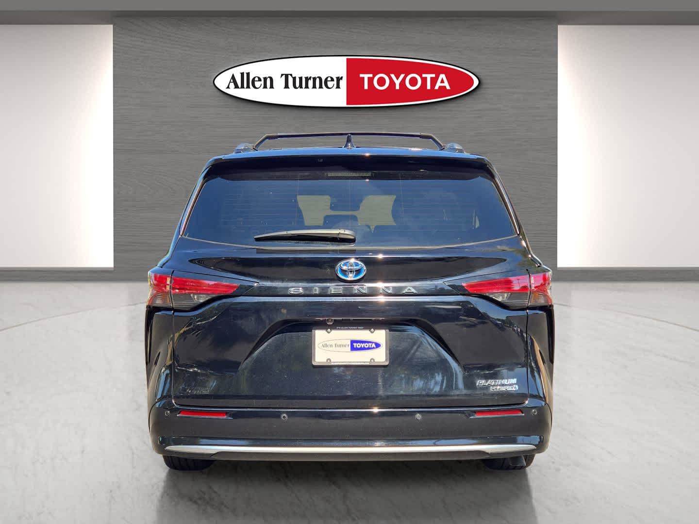 2024 Toyota Sienna Platinum photo 5