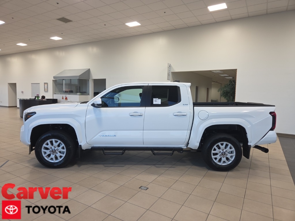 2025 Toyota Tacoma SR5's photo