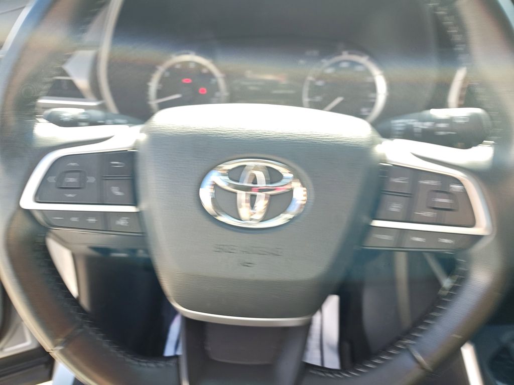 2023 Toyota Highlander LE photo 18