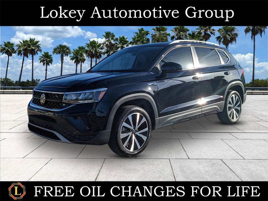 2024 Volkswagen Taos SE's photo