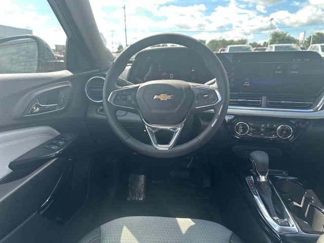 2025 Chevrolet Trax LT photo 12