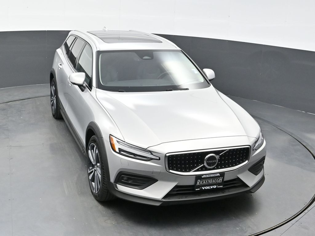 2025 Volvo V60 Cross Country B5 Plus photo 27