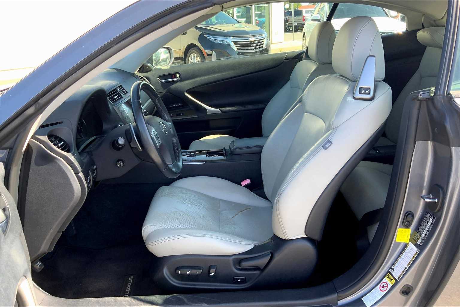 2012 Lexus IS 350C photo 7
