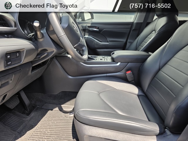 2023 Toyota Highlander XLE photo 18