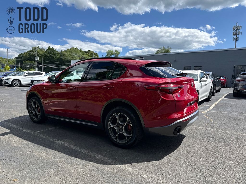 2022 Alfa Romeo Stelvio Ti photo 3