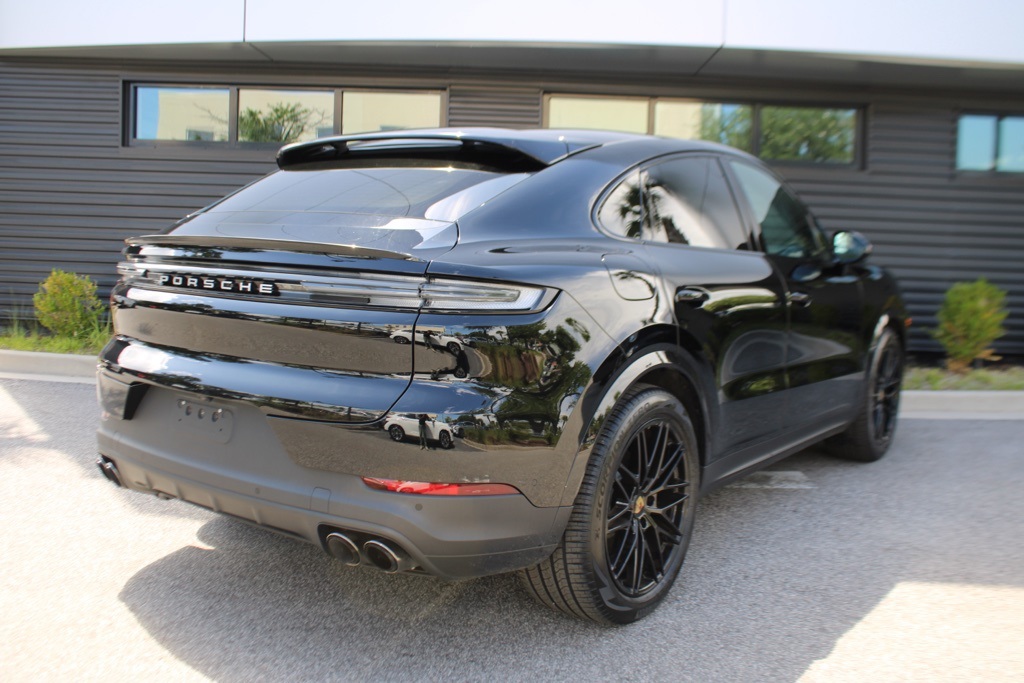 2025 Porsche Cayenne Coupe Base photo 7