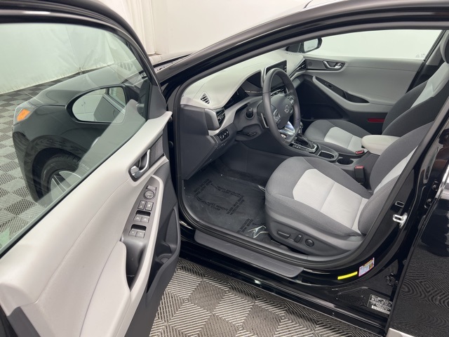 2020 Hyundai Ioniq SEL photo 12