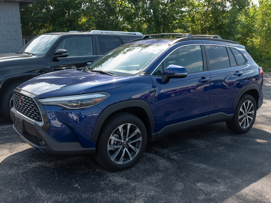 2022 Toyota Corolla Cross XLE photo 3