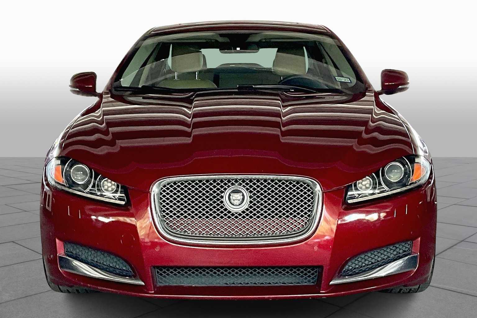2012 Jaguar XF photo 3