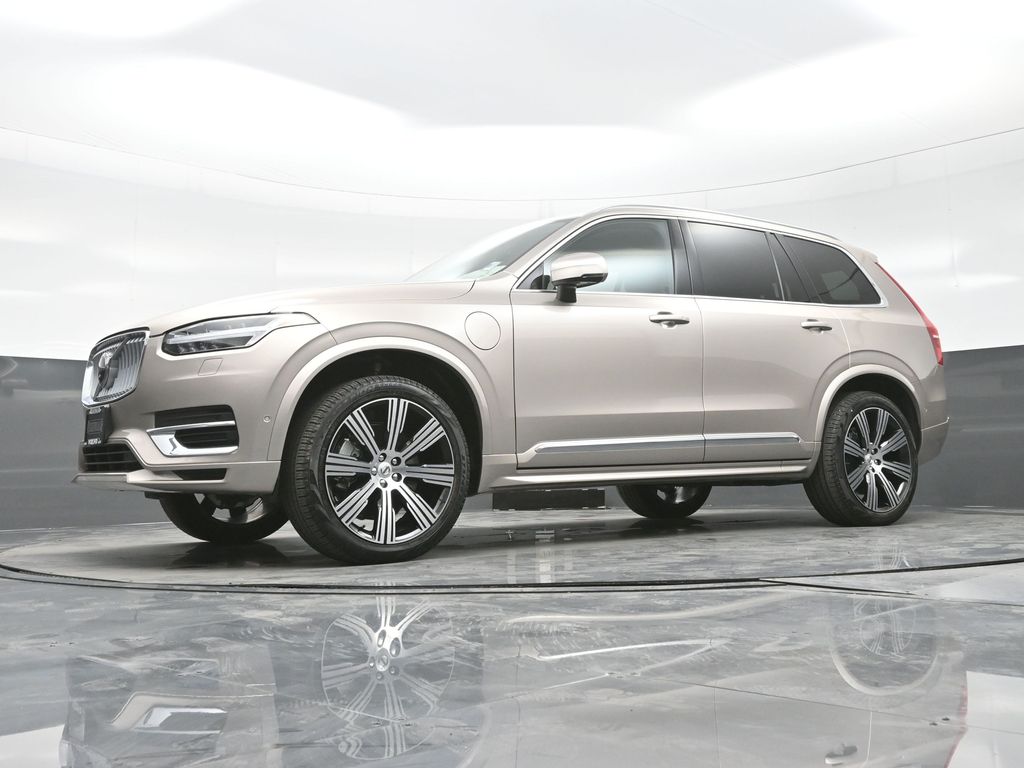 2025 Volvo XC90 T8 Plus photo 17