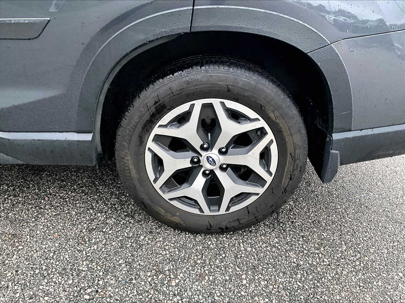 2023 Subaru Forester Premium photo 4
