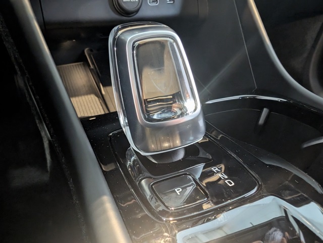 2025 Volvo XC40 photo 19