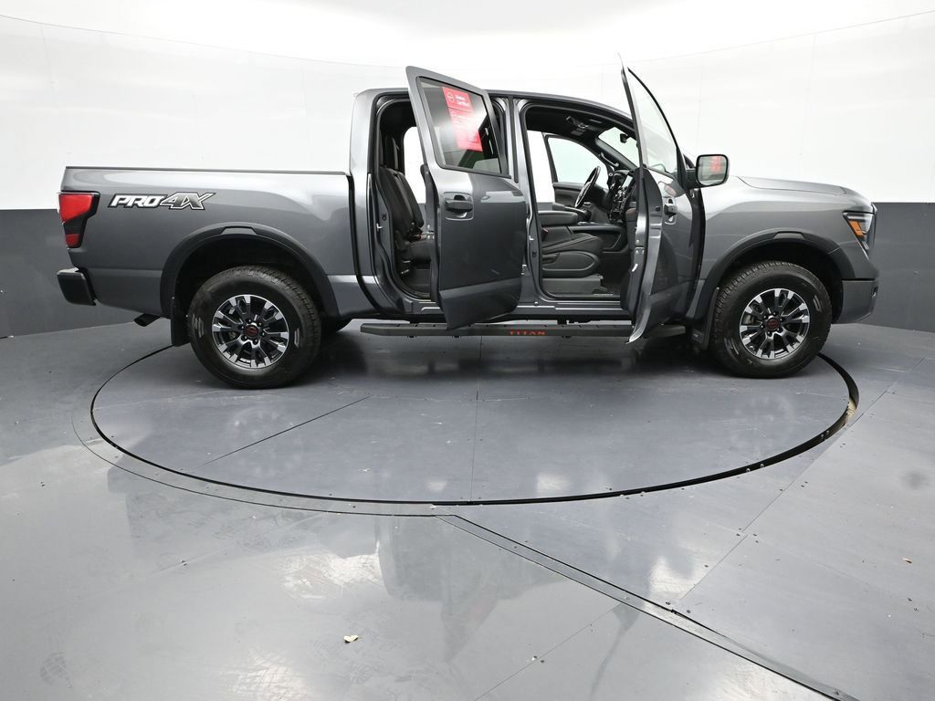 2024 Nissan Titan PRO-4X photo 21