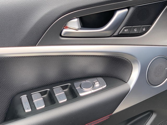 2025 Genesis G70 2.5T photo 16