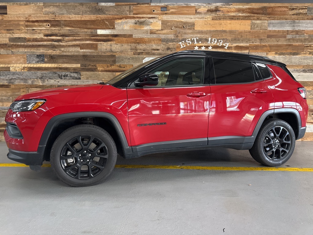 2023 Jeep Compass Altitude photo 3